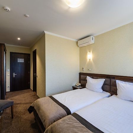 Avalon Palace Tarnopol Zewnętrze zdjęcie