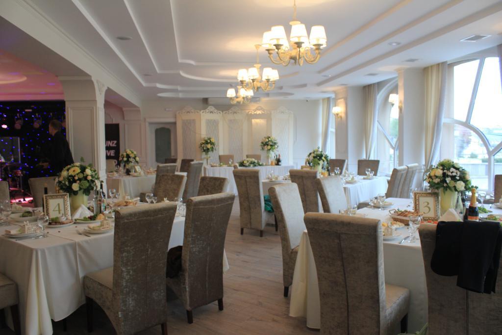 Avalon Palace Tarnopol Zewnętrze zdjęcie