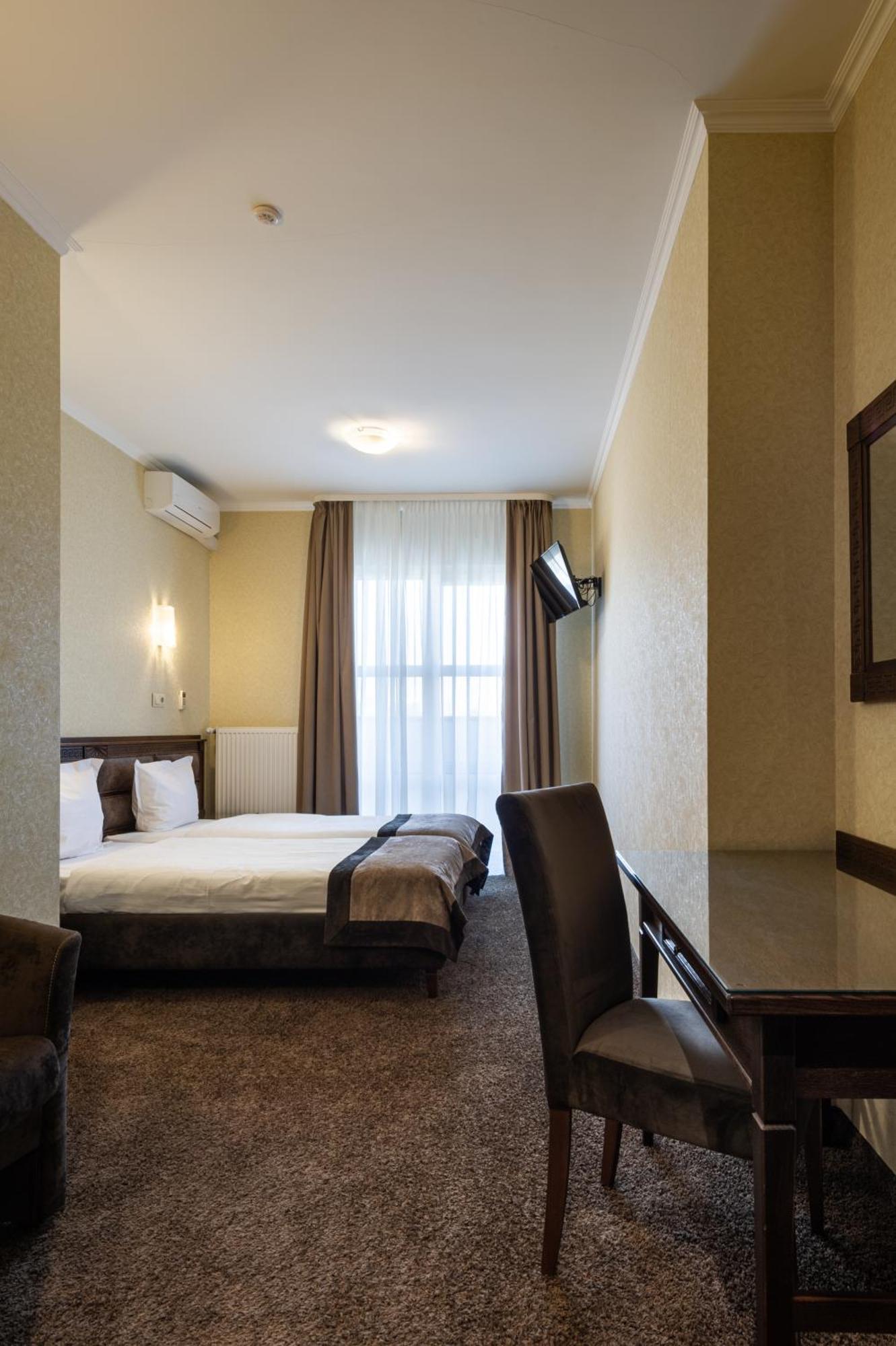 Avalon Palace Tarnopol Zewnętrze zdjęcie