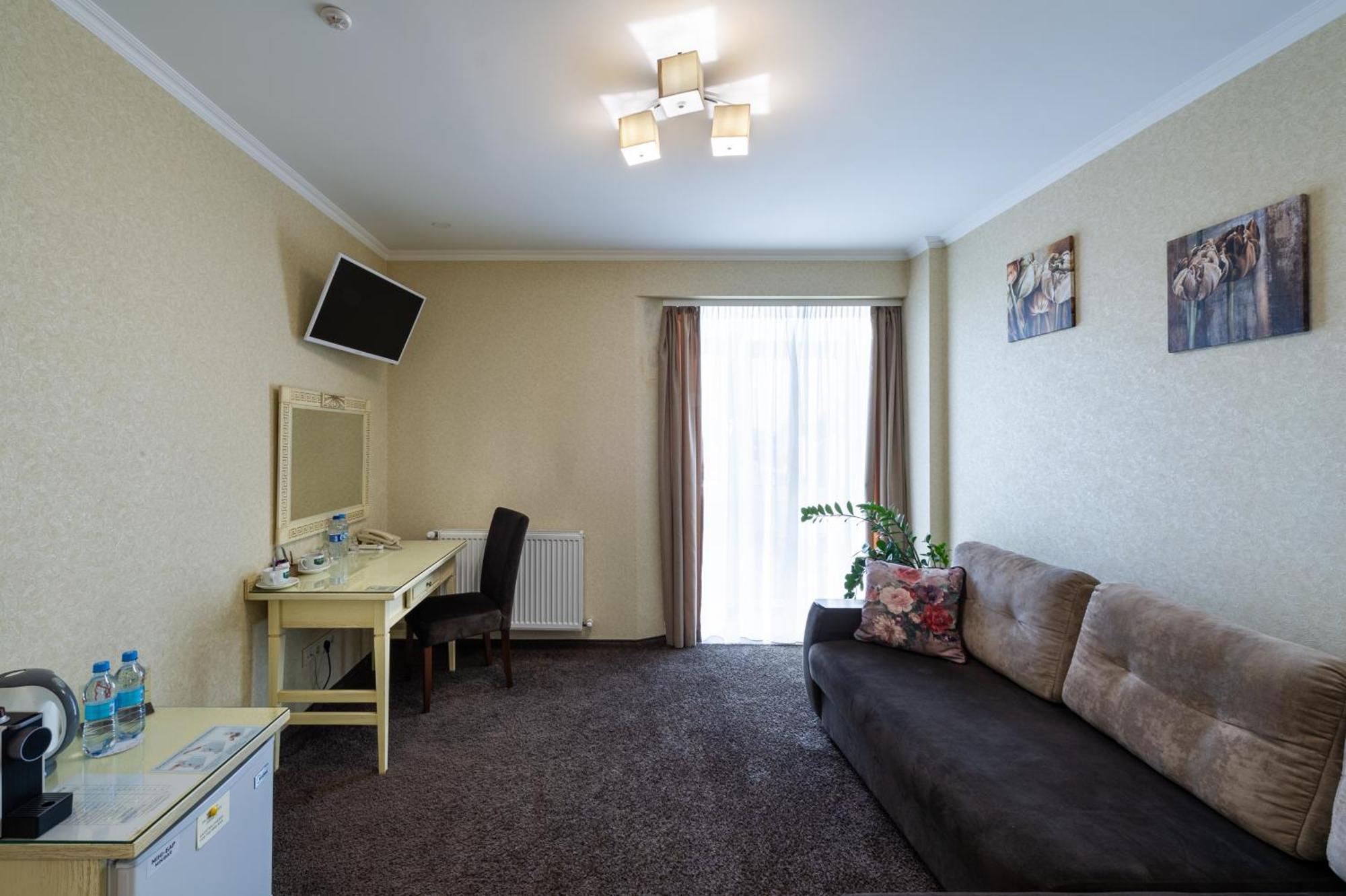 Avalon Palace Tarnopol Zewnętrze zdjęcie