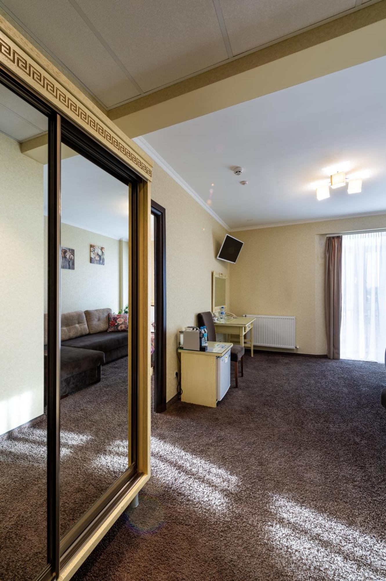 Avalon Palace Tarnopol Zewnętrze zdjęcie