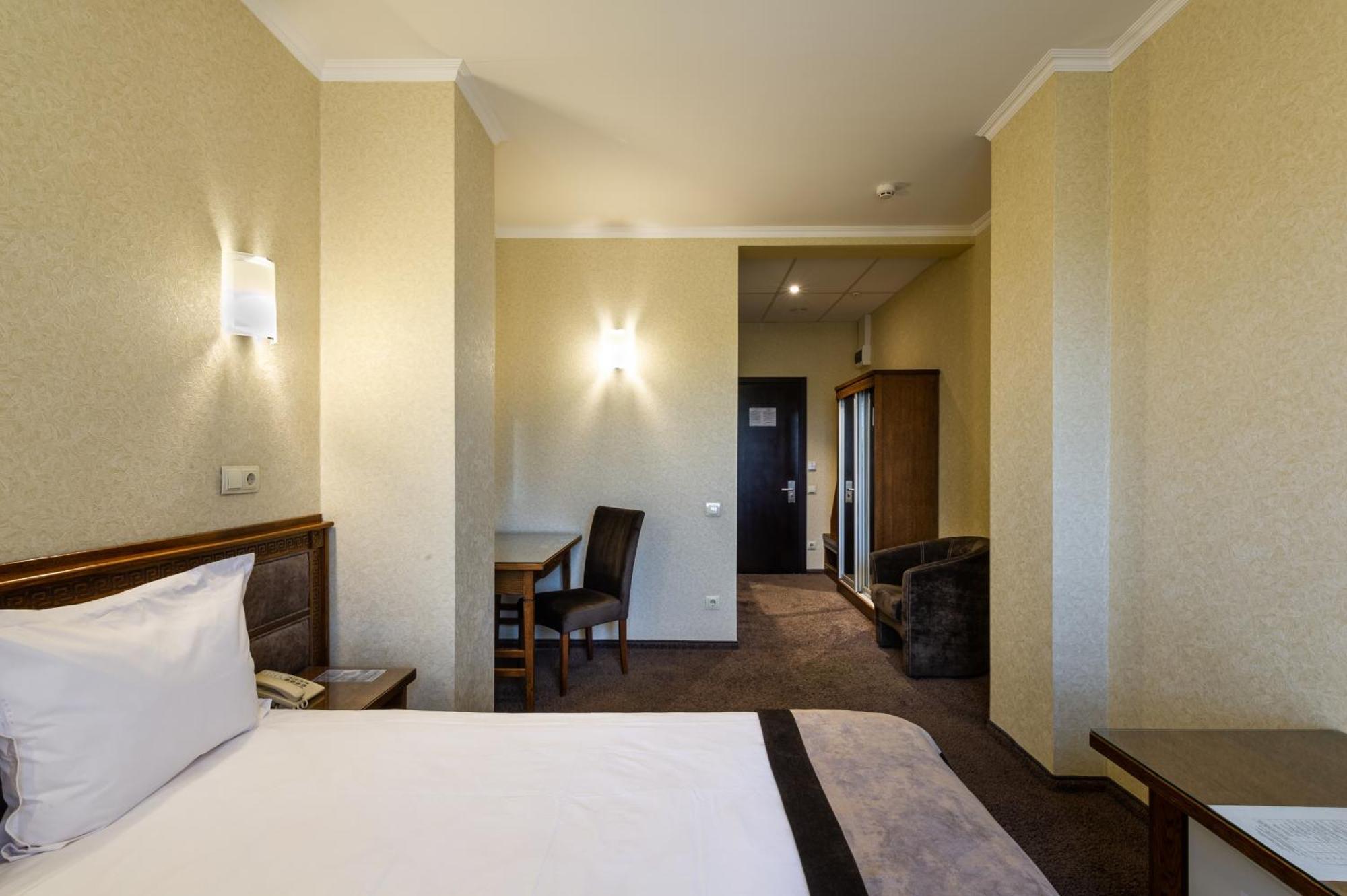 Avalon Palace Tarnopol Zewnętrze zdjęcie