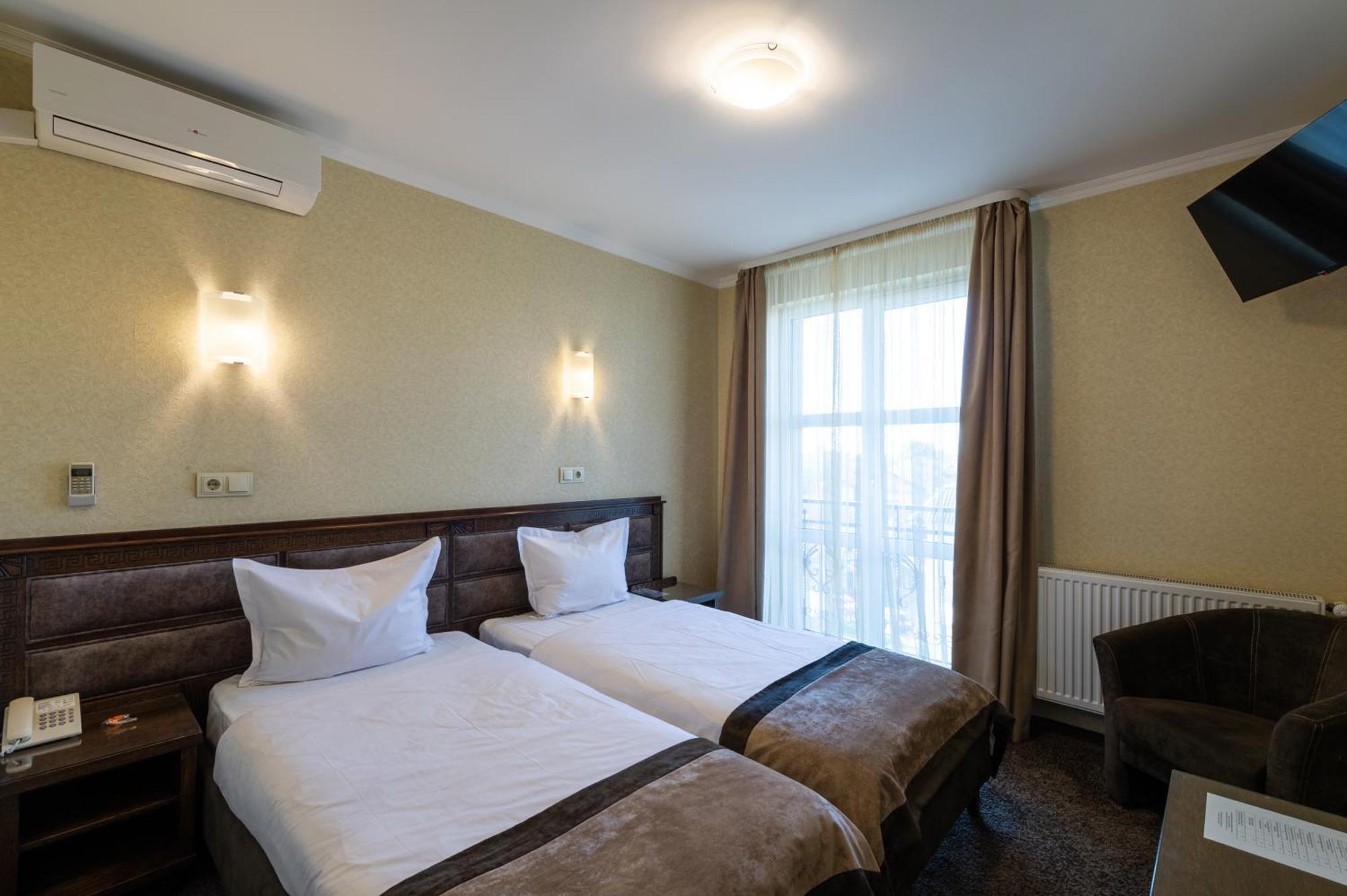 Avalon Palace Tarnopol Zewnętrze zdjęcie